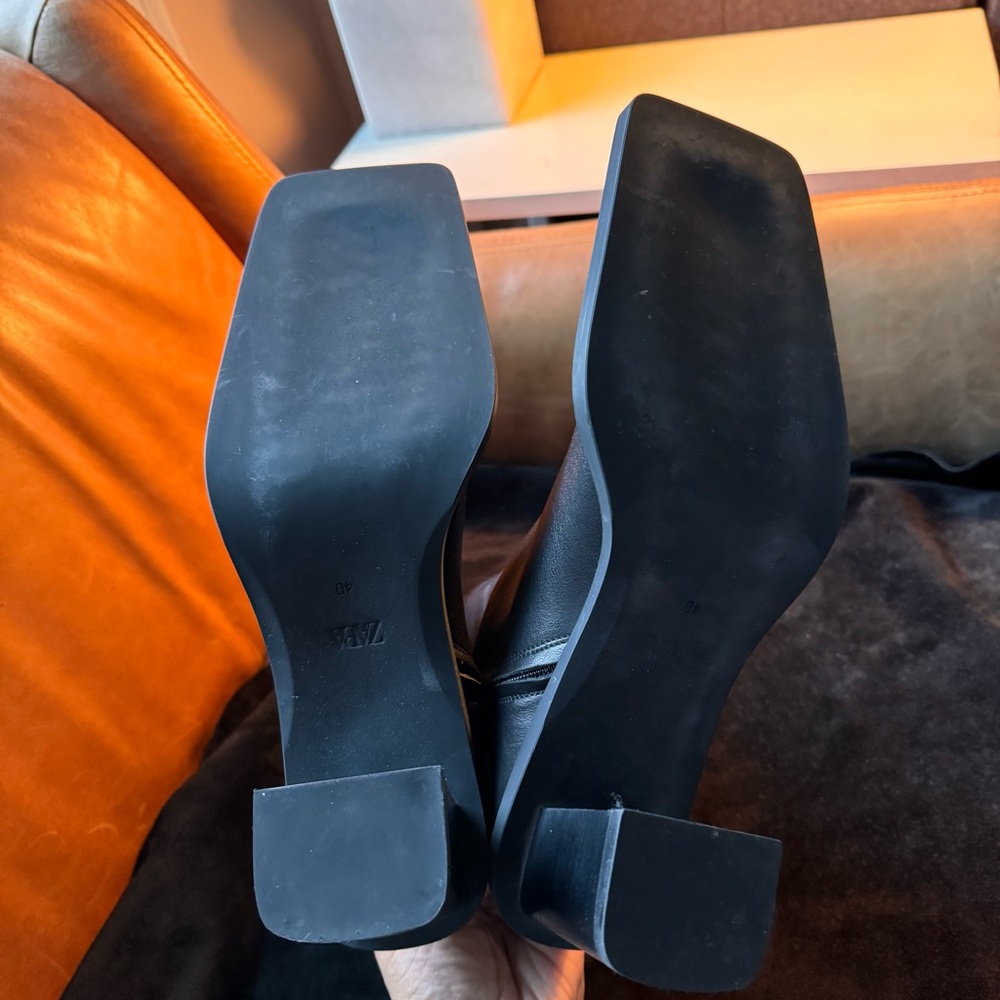 Zara black genuine leather block heel ankle boots Minimal luxe
1213101080039-1 - Picture 14 of 16
